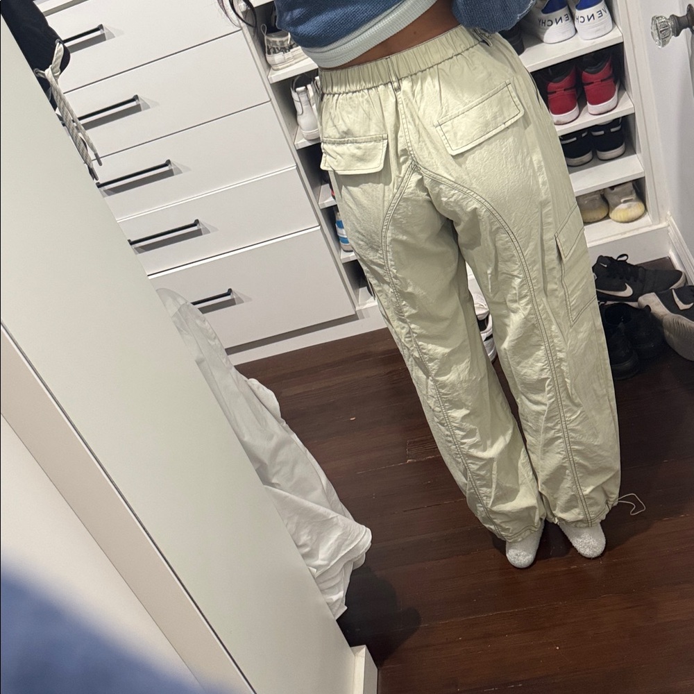 Cargo pants.
worn once
size s - Picture 2 of 4